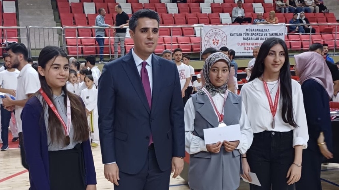 OKULUMUZDA 19 MAYIS ATATÜRK’Ü ANMA GENÇLİK VE SPOR BAYRAMI KUTLAMALARI